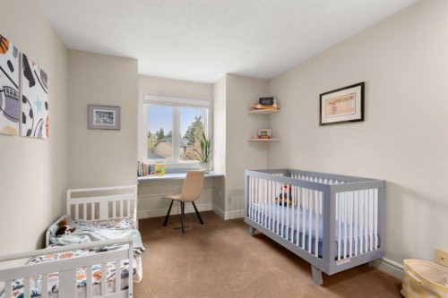 527 Scimitar Bay Nw, Calgary, AB - Indoor Photo Showing Bedroom