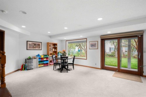 527 Scimitar Bay Nw, Calgary, AB - Indoor Photo Showing Other Room