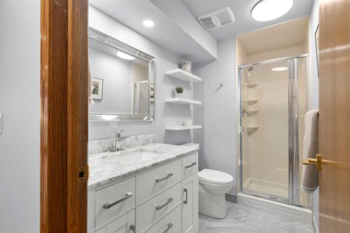 527 Scimitar Bay Nw, Calgary, AB - Indoor Photo Showing Bathroom