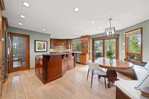 527 Scimitar Bay Nw, Calgary, AB - Indoor Photo Showing Dining Room