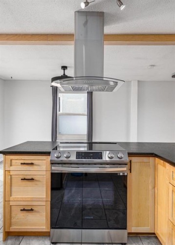 5207 5 Avenue Se, Calgary, AB - Indoor Photo Showing Kitchen