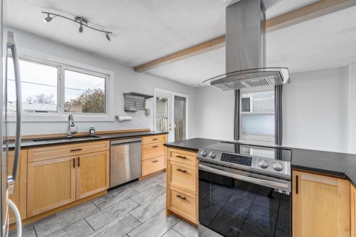 5207 5 Avenue Se, Calgary, AB - Indoor
