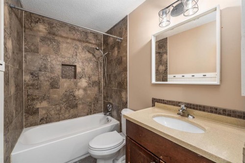5207 5 Avenue Se, Calgary, AB - Indoor Photo Showing Bathroom