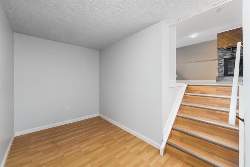 5207 5 Avenue Se, Calgary, AB - Indoor Photo Showing Other Room