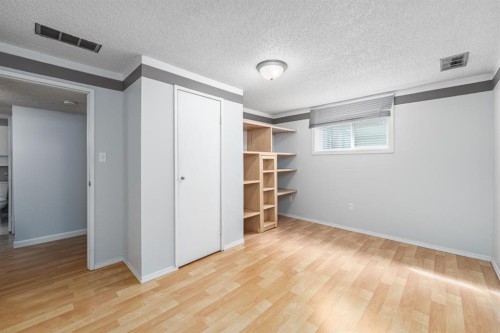 5207 5 Avenue Se, Calgary, AB - Indoor Photo Showing Other Room
