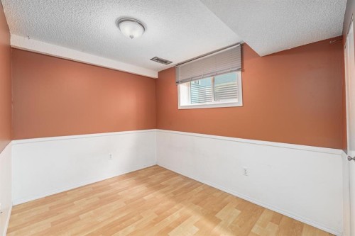 5207 5 Avenue Se, Calgary, AB - Indoor Photo Showing Other Room