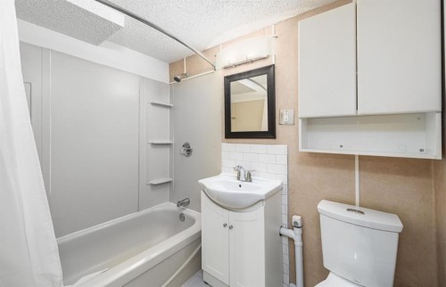 5207 5 Avenue Se, Calgary, AB - Indoor Photo Showing Bathroom