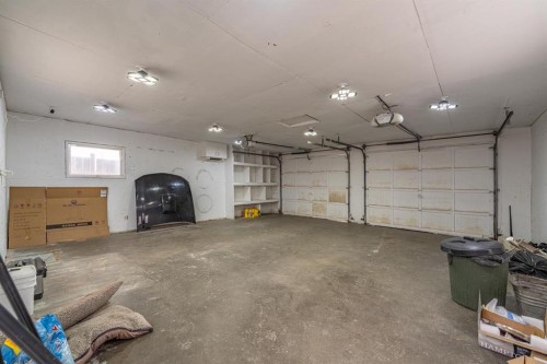 5207 5 Avenue Se, Calgary, AB - Indoor Photo Showing Garage