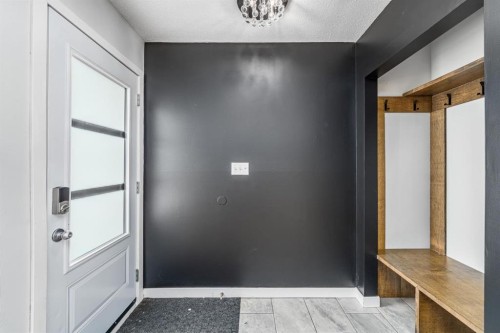 5207 5 Avenue Se, Calgary, AB - Indoor Photo Showing Other Room