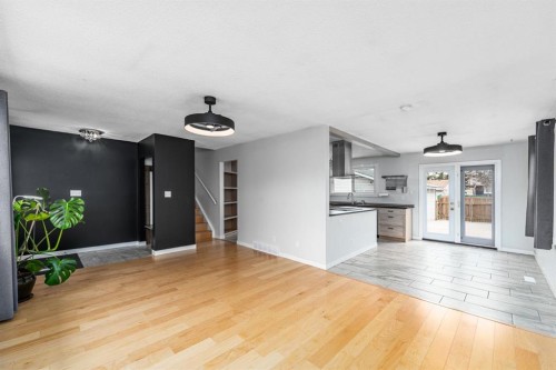 5207 5 Avenue Se, Calgary, AB - Indoor
