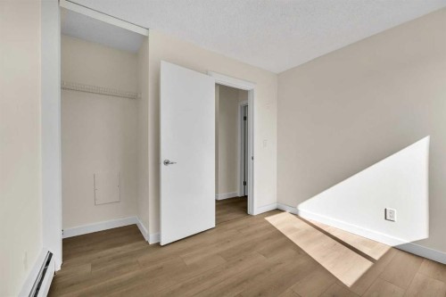 406-4455A Greenview Drive Ne, Calgary, AB - Indoor Photo Showing Other Room