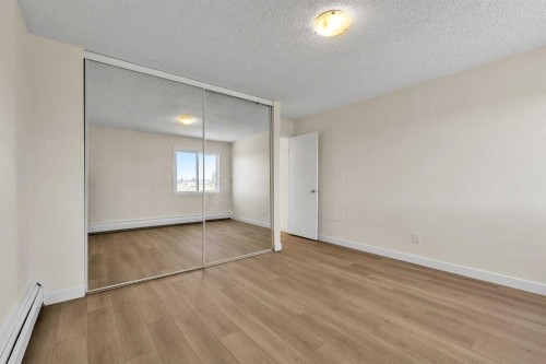 406-4455A Greenview Drive Ne, Calgary, AB - Indoor Photo Showing Other Room