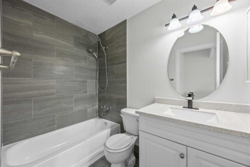 289 Hidden Spring Green Nw, Calgary, AB - Indoor Photo Showing Bathroom