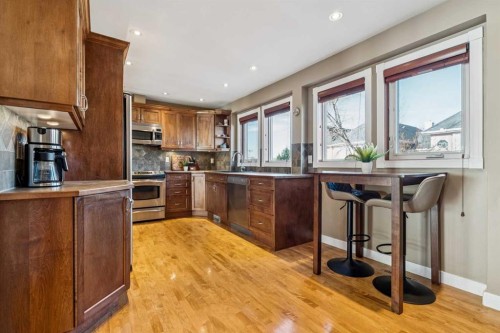 110 Candle Terrace Sw, Calgary, AB - Indoor Photo Showing Kitchen