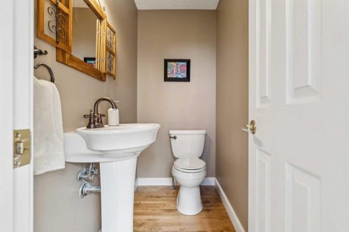 110 Candle Terrace Sw, Calgary, AB - Indoor Photo Showing Bathroom