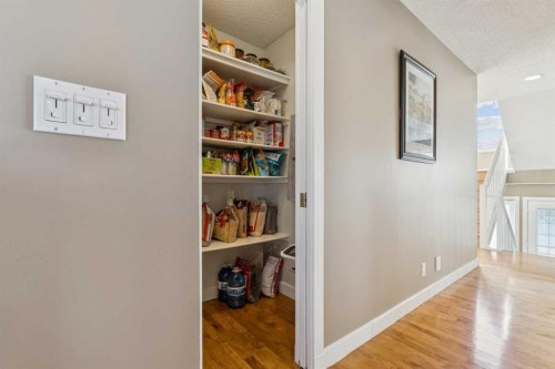 110 Candle Terrace Sw, Calgary, AB - Indoor Photo Showing Other Room