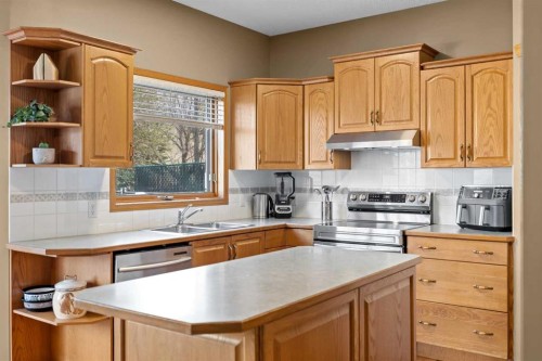 30 Gleneagles View, Cochrane, AB - Indoor Photo Showing Kitchen With Double Sink