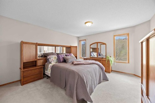 30 Gleneagles View, Cochrane, AB - Indoor Photo Showing Bedroom