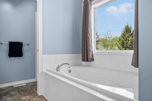 11178 Hidden Valley Drive Nw, Calgary, AB - Indoor Photo Showing Bathroom