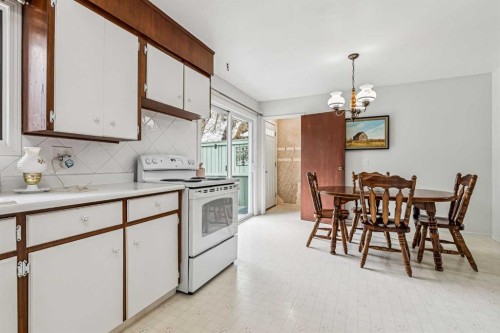9843 5 Street Se, Calgary, AB - Indoor Photo Showing Kitchen