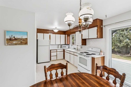 9843 5 Street Se, Calgary, AB - Indoor