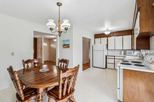 9843 5 Street Se, Calgary, AB - Indoor Photo Showing Dining Room