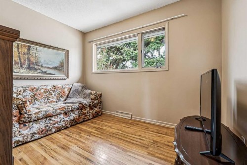 9843 5 Street Se, Calgary, AB - Indoor