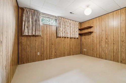 9843 5 Street Se, Calgary, AB - Indoor Photo Showing Other Room