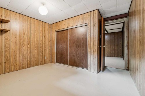 9843 5 Street Se, Calgary, AB - Indoor Photo Showing Other Room