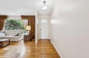 9843 5 Street Se, Calgary, AB  - Indoor Photo Showing Living Room 