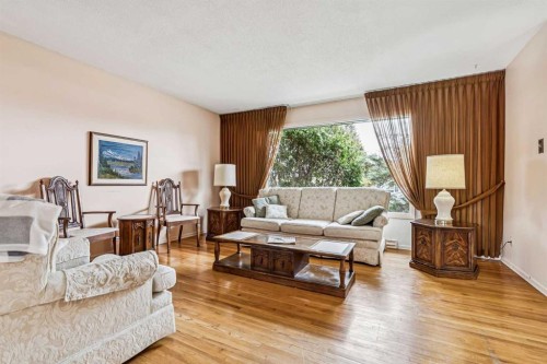 9843 5 Street Se, Calgary, AB - Indoor Photo Showing Living Room