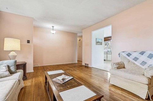 9843 5 Street Se, Calgary, AB - Indoor Photo Showing Living Room