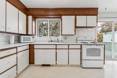 9843 5 Street Se, Calgary, AB - Indoor Photo Showing Kitchen