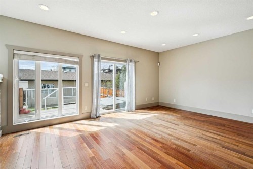 229 29 Avenue Ne, Calgary, AB - Indoor Photo Showing Other Room