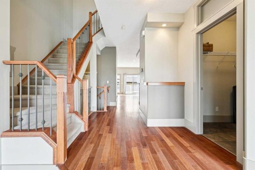 229 29 Avenue Ne, Calgary, AB - Indoor Photo Showing Other Room