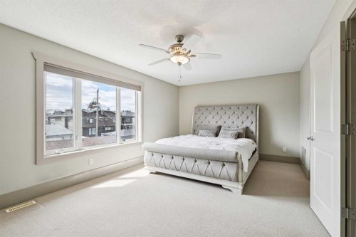 229 29 Avenue Ne, Calgary, AB - Indoor Photo Showing Bedroom