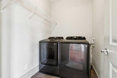 229 29 Avenue Ne, Calgary, AB - Indoor Photo Showing Laundry Room