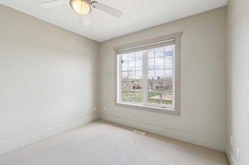 229 29 Avenue Ne, Calgary, AB - Indoor Photo Showing Other Room