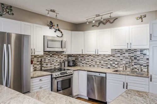 25-200 Sandstone Drive Nw, Calgary, AB - Indoor Photo Showing Kitchen With Stainless Steel Kitchen With Double Sink With Upgraded Kitchen