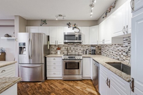 25-200 Sandstone Drive Nw, Calgary, AB - Indoor Photo Showing Kitchen With Stainless Steel Kitchen With Upgraded Kitchen