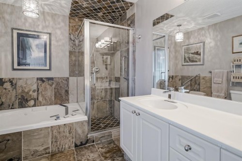 25-200 Sandstone Drive Nw, Calgary, AB - Indoor Photo Showing Bathroom