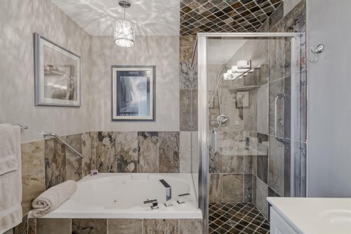 25-200 Sandstone Drive Nw, Calgary, AB - Indoor Photo Showing Bathroom