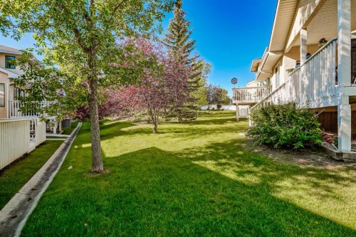 25-200 Sandstone Drive Nw, Calgary, AB - Outdoor