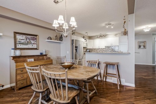 25-200 Sandstone Drive Nw, Calgary, AB - Indoor Photo Showing Dining Room