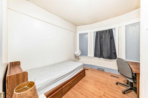 1227 13 Avenue Sw, Calgary, AB - Indoor Photo Showing Bedroom