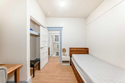 1227 13 Avenue Sw, Calgary, AB - Indoor Photo Showing Bedroom