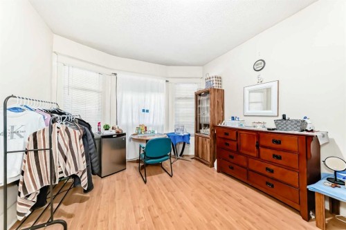 1227 13 Avenue Sw, Calgary, AB - Indoor