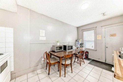 1227 13 Avenue Sw, Calgary, AB - Indoor