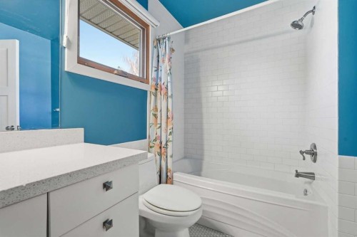 5893 Dalcastle Drive Nw, Calgary, AB - Indoor Photo Showing Bathroom