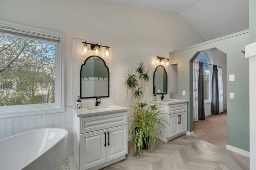 941 Riverview Place Se, Calgary, AB - Indoor Photo Showing Bathroom